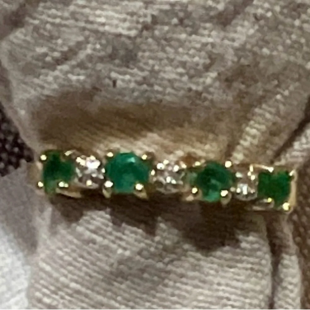 14K yellow gold ring with emeralds and diamonds. - Picture 8 of 16